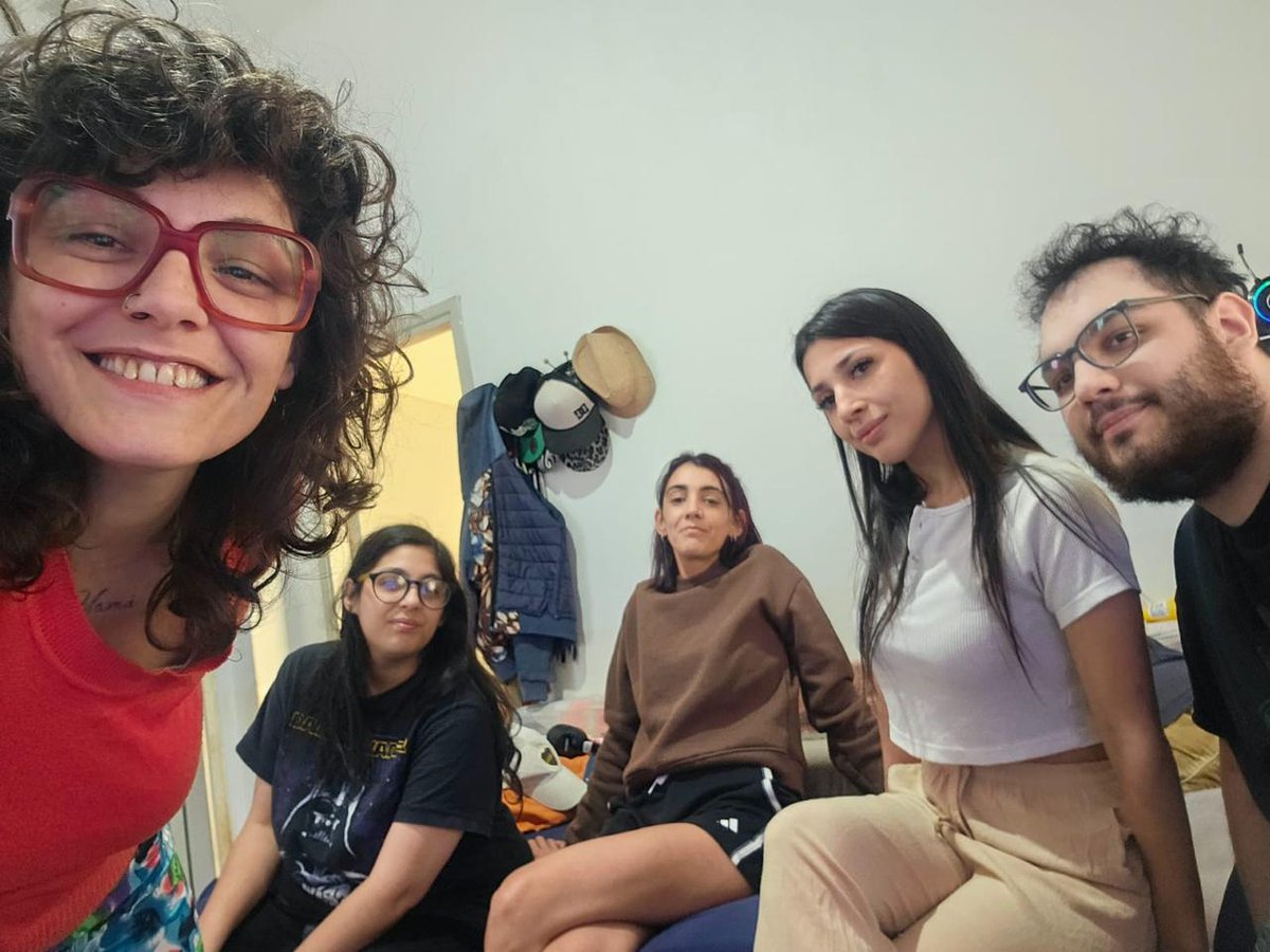 🔵 Gracias mamá por darme la vida, cuidamos la tuya todo lo q pudimos, gracias Nona por elegirme como nieta, beso al cielo a ambas. Y gracias a mis hermanas, por seguir perpetuando está trascendencia familiar y hacer las cosas mejor, LAS AMO FUERTE ♥️✨🧉✝️🤗🇦🇷 ORGULLO DE MADRES