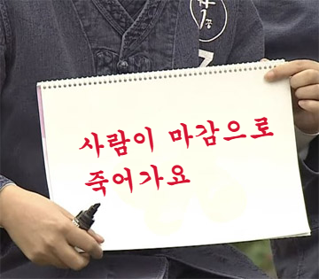 새벽에 얼어죽을 것 같은 환경에서 편의점 근무하다가 잠들었는데 꿈에서 깨저는 백합이 나왔어 뭐였나면 내가 집필한? 작품 같았거든 근에 독자들이 너무 피폐하고 빡치는데 재밌다고 결국 도끼를 들고 내 집까지 온 거야(도대체 무슨 피폐 엔딩을 낸 건지 모르겠음)그래서 궁금해서 읽었더니

A랑