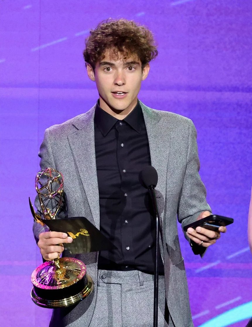 orlndofvs's tweet image. anyways joshua bassett emmy winner