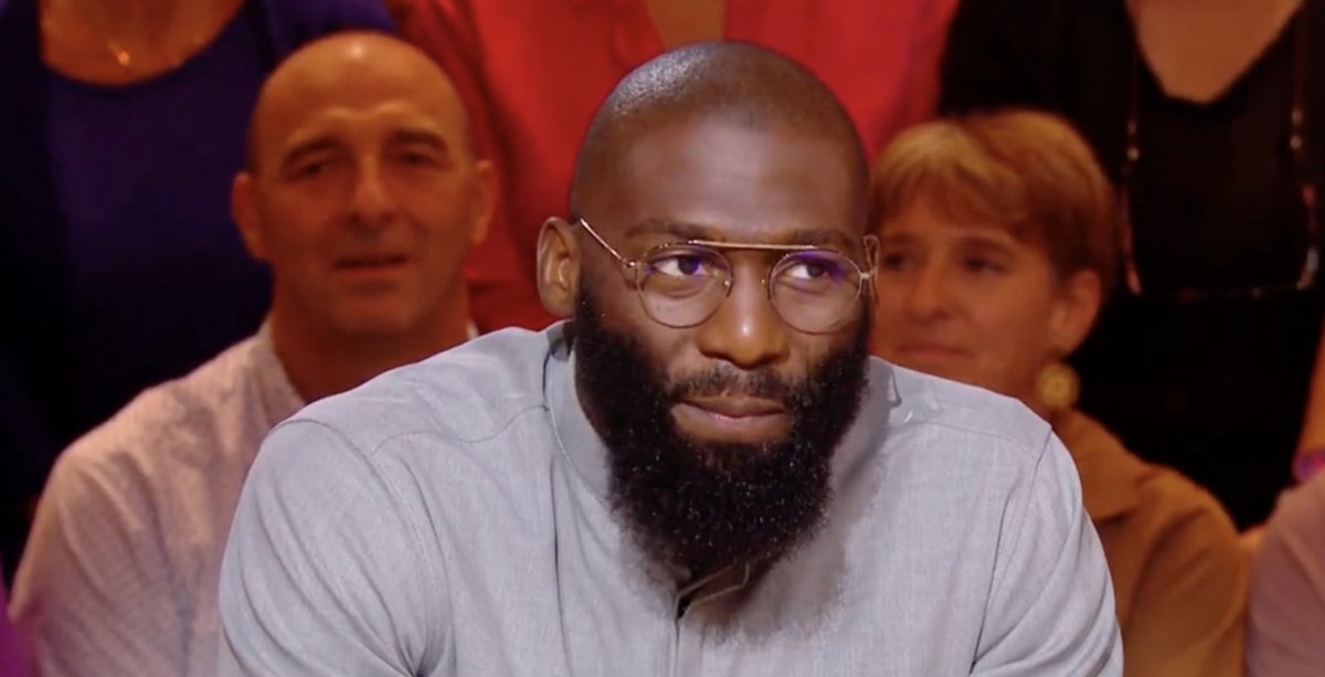 Sioniste Doumbé il est a 2 doigts de faire une video sur Fugu et Helydia pour récupérer du buzz