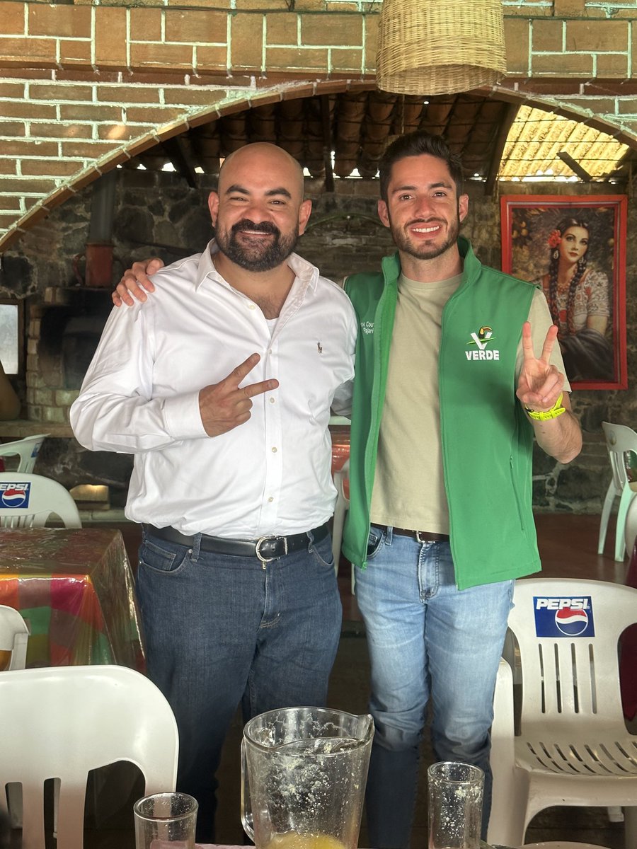 Muchas felicidades a mi hermano ⁦<a href="/pepecouttolenc/">Pepe Couttolenc</a>⁩ líder del ⁦<a href="/partidoverdemex/">Partido Verde</a>⁩ en el #EdoMex sin lugar a dudas uno de los políticos jóvenes más completos del país. ¡Fuerte abrazo mi querido Pajarito!