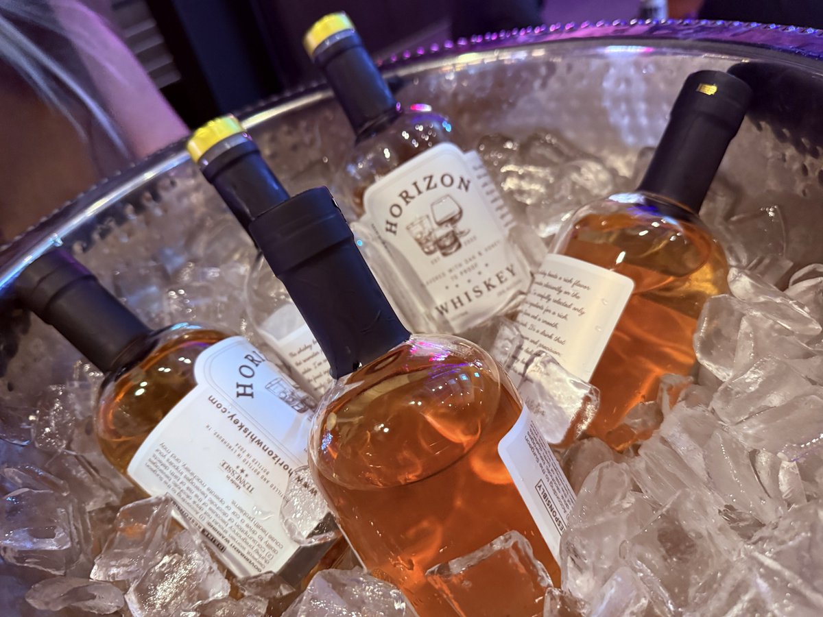 We’ve got @HorizonWhiskey samples to start the night! 🥃