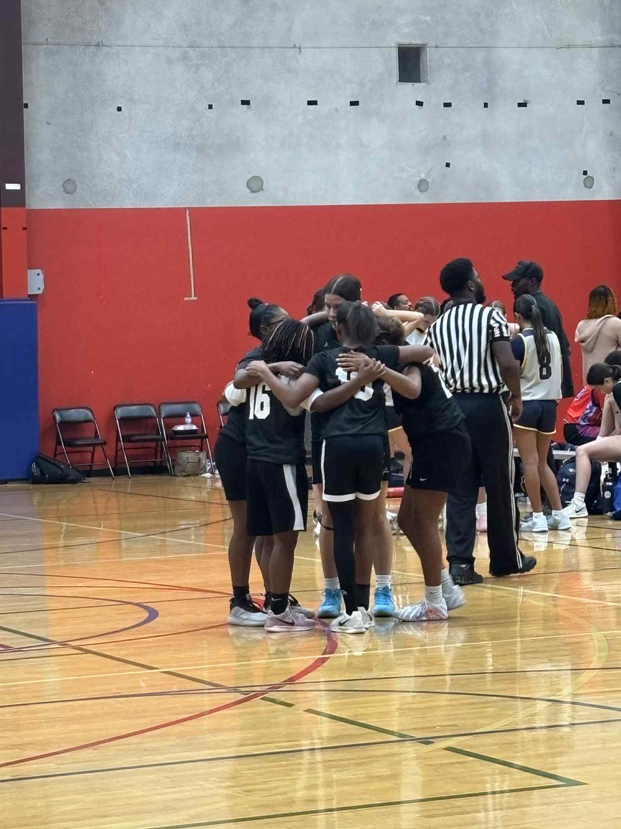 hoopshop_GBR's tweet photo. Congrats to our HoopShop 8th grade group on winning the Championship game today. Good job ladies this is a special group. Yall played tough we are looking forward to the continuous growth with this group!! #HoopShop #thefuture🏀🏀🏀 https://t.co/oJWu7VkxAe