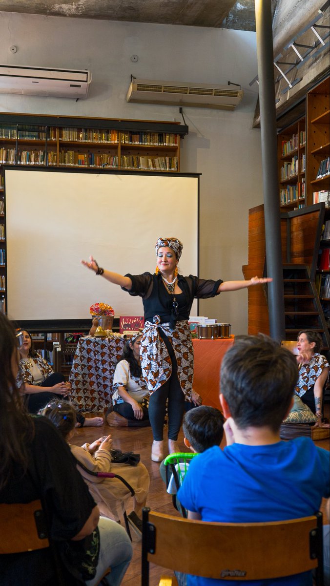 💥El Juande salió a la calle para llenar todo de vida, aromas y sabores 🎶🥘 Nuestra gran mesa compartida está puesta recordándonos que la cultura también se cocina entre risas y abrazos. 💛

🙌 ¡Te esperamos hasta las 22 horas!

#elgranpicnicdelbarrio #salazar2025