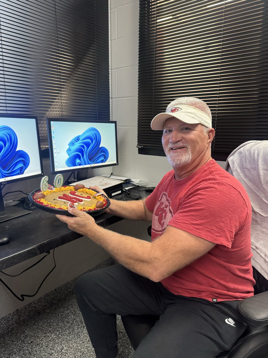 Happy 60th Birthday to the OG Coach Carr! 💪🏼💪🏼 <a href="/FortOsageAD/">Zach Dudley</a> <a href="/FortOFootball/">Fort Osage Indians</a>