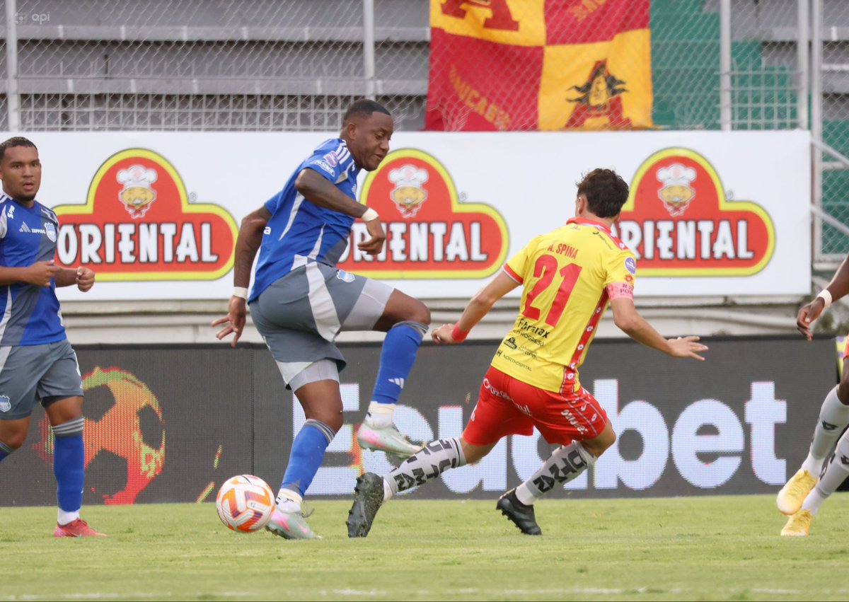 EMPATE EN CHILLOGALLO 🏟

#Aucas y <a href="/CSEmelec/">Club Sport Emelec</a> empataron sin goles en el Gonzalo Pozo Ripalda en esta fecha 2 del 2do Hexagonal.

Partido bastante parejo entre el "Papá" y el bombillo en dónde no hubo ocasiones claras para romper el empate.

#TribunaEléctrica #Emelec