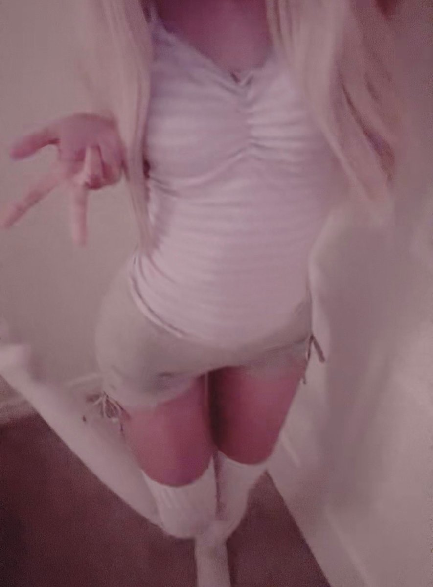 moot hunt!! ♡ or ⟳ for fb <33

🍭18 fully sfw 
🍭i love manga and dressing up!!
🍭i draw too :3
🍭big fan of fluttershy!! 
#moothunt #anitwt #mangatwt #mlptwt #moots