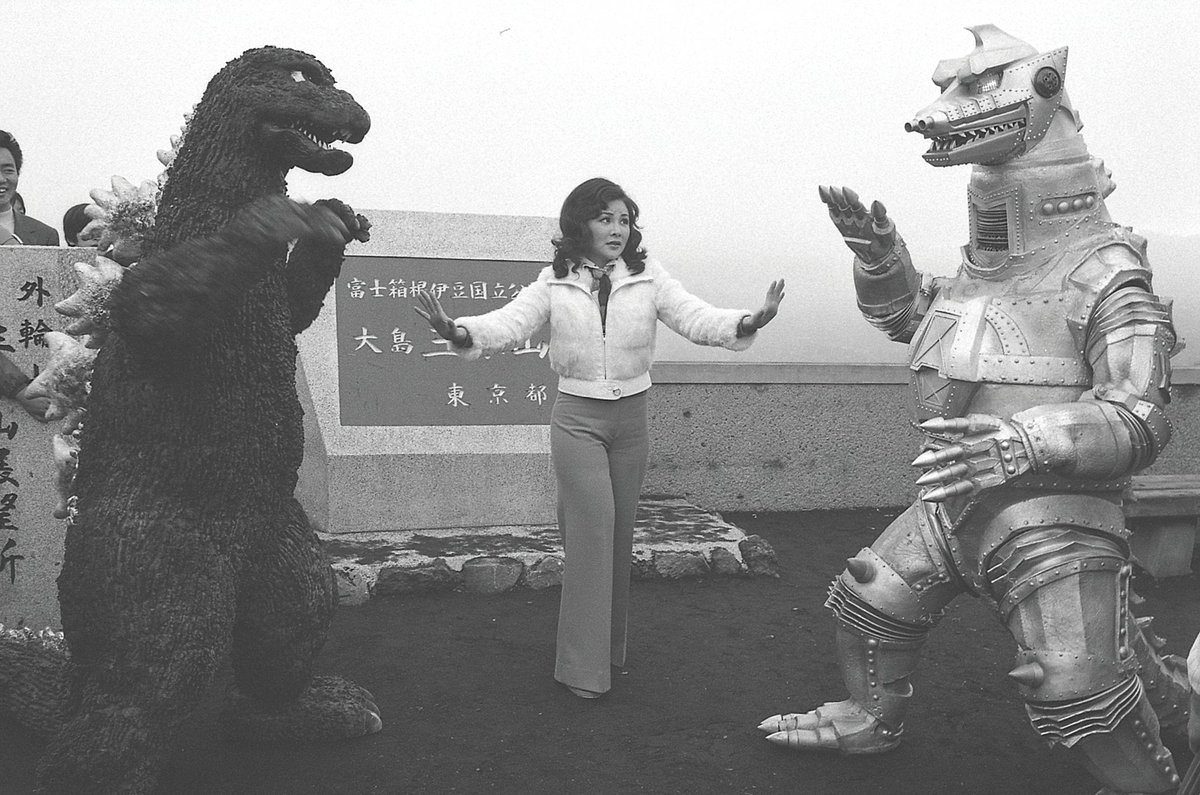 Godzilla Perfect Shots (@godzilla_shots) on Twitter photo A tense scene unfolds
1974 A tense scene unfolds
1974