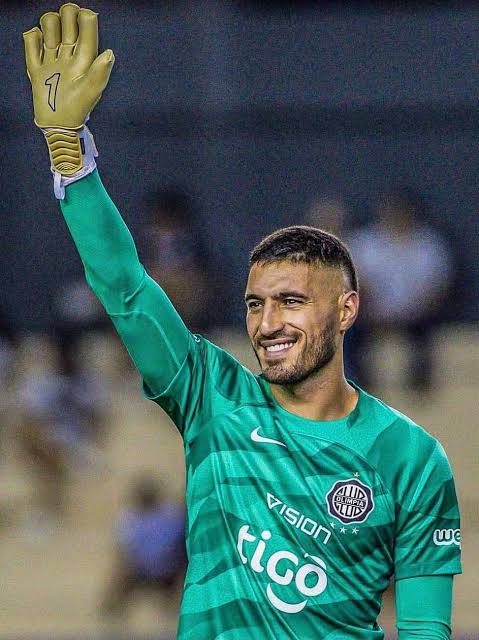 Lo de Junior Barreto es de comedia
Es increíble que un tipo tan limitado siga en Olimpia
Entró,  y Olimpia regaló la defensa 
Martinez sin estado, y Paredes debe estar en Intermedia jugando
Olveira, está volviendo a ser el mejor arquero del fútbol Paraguayo

<a href="/PARA_UNO/">#ParaUno - #ODDeterno</a>