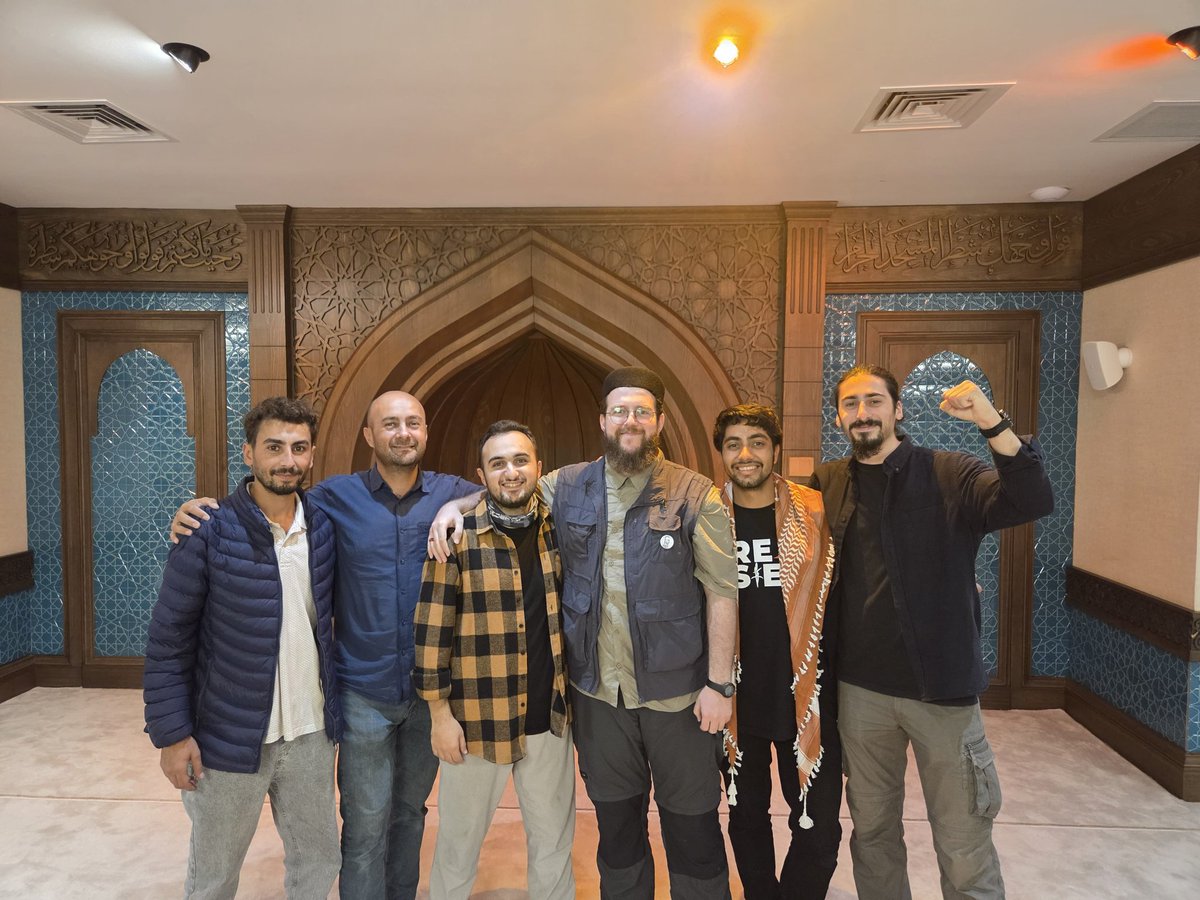 Global Sumud Flotilla Türkiye istişare toplantısından güzel bir kare. Güzel kardeşlerim benim. 🌹✊🏻🇵🇸