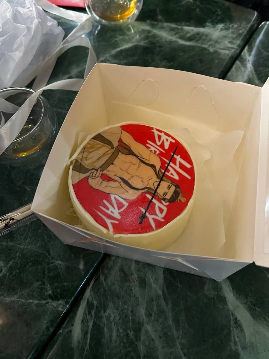 olychrom's tweet image. today was my birthday and i got the best cake in my life
thanks to @ilymir_EZGbora for the wonderful jun wu😍