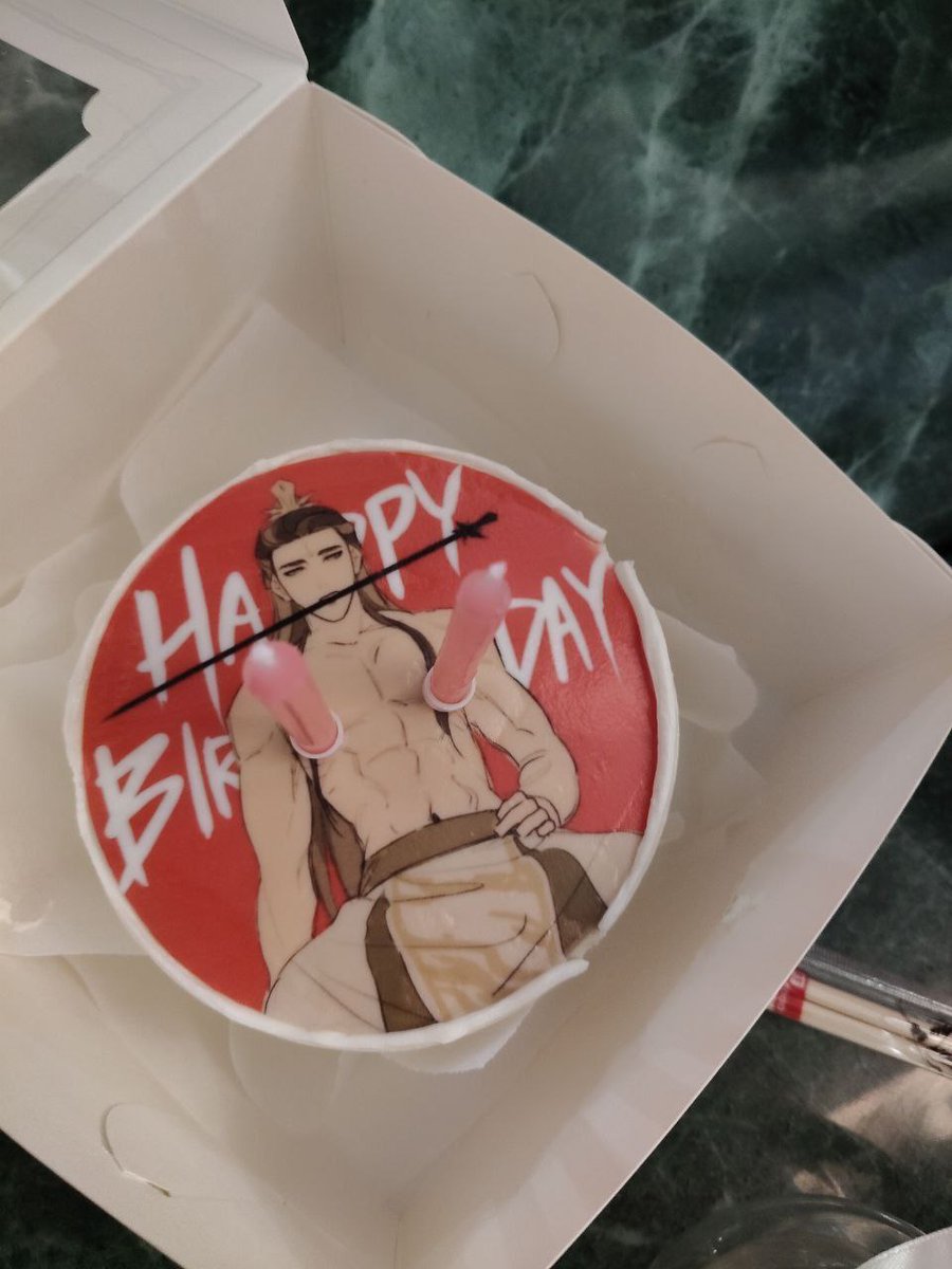 olychrom's tweet image. today was my birthday and i got the best cake in my life
thanks to @ilymir_EZGbora for the wonderful jun wu😍