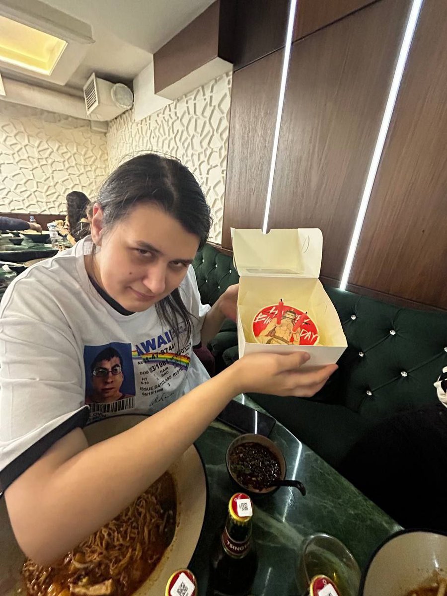 olychrom's tweet image. today was my birthday and i got the best cake in my life
thanks to @ilymir_EZGbora for the wonderful jun wu😍