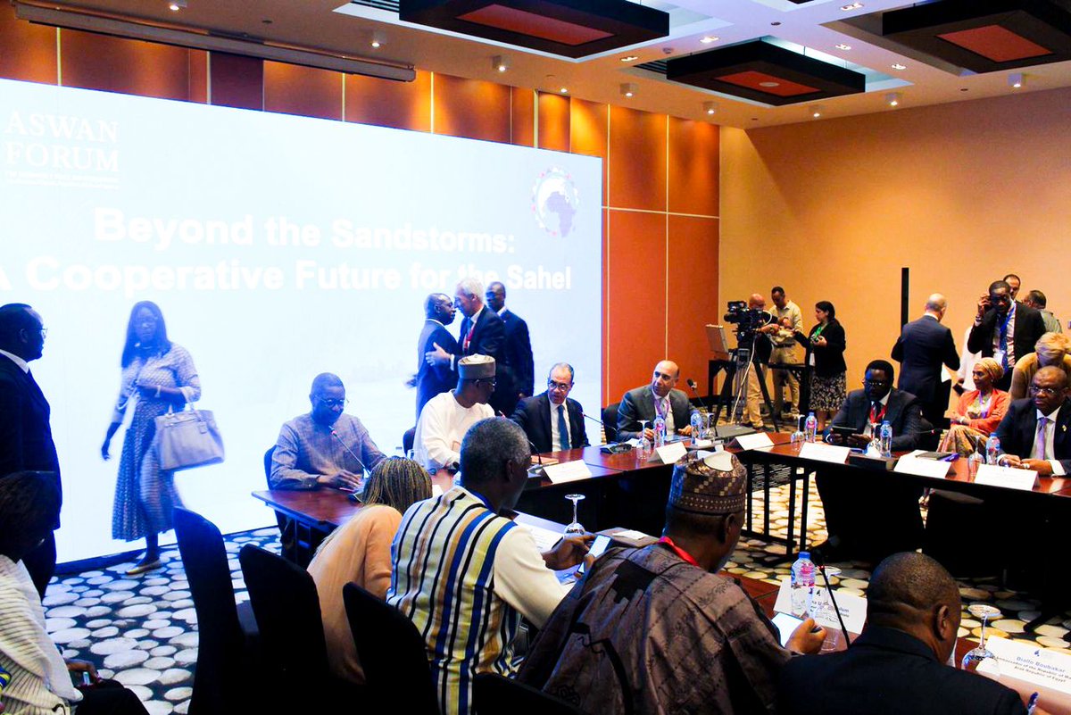 Dans le cadre du forum d’Assouan, en Égypte, Leurs Excellences Messieurs Abdoulaye DIOP, Ministre des Affaires étrangères et de la Coopération internationale et Karamoko Jean-Marie TRAORE, Ministre des Affaires étrangères, de la Coopération internationale et des Burkinabè de