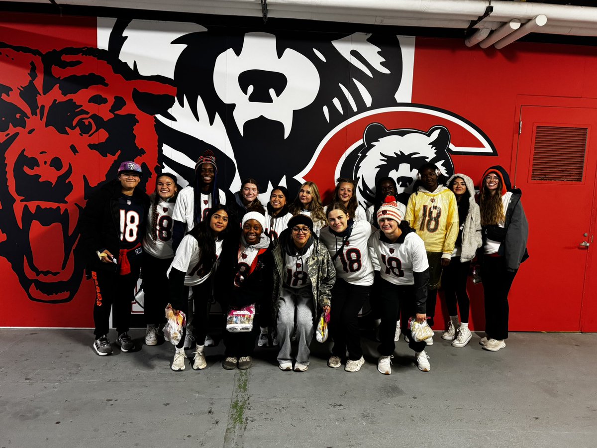 DGS_FlagFballl's tweet photo. Special day for our varsity team! Thank you to @calebcaresfdn for hosting us at today’s Bears game! Our girls will never forget this experience! https://t.co/xSHlhghQsL
