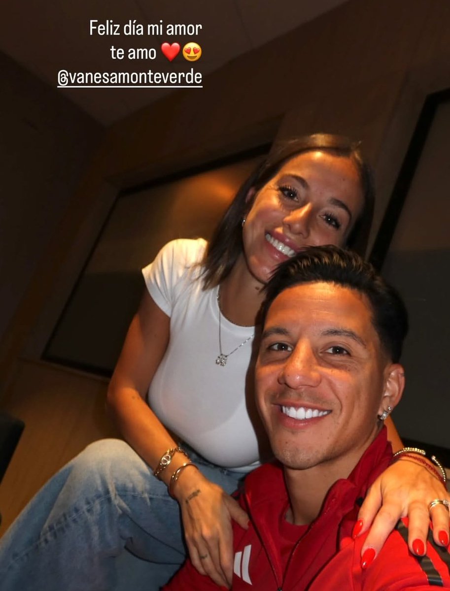 driussifiles's tweet photo. Driussi deseándole feliz día a su mujer Vane. Yo tengo papás 😍 https://t.co/owdzxKiCyM