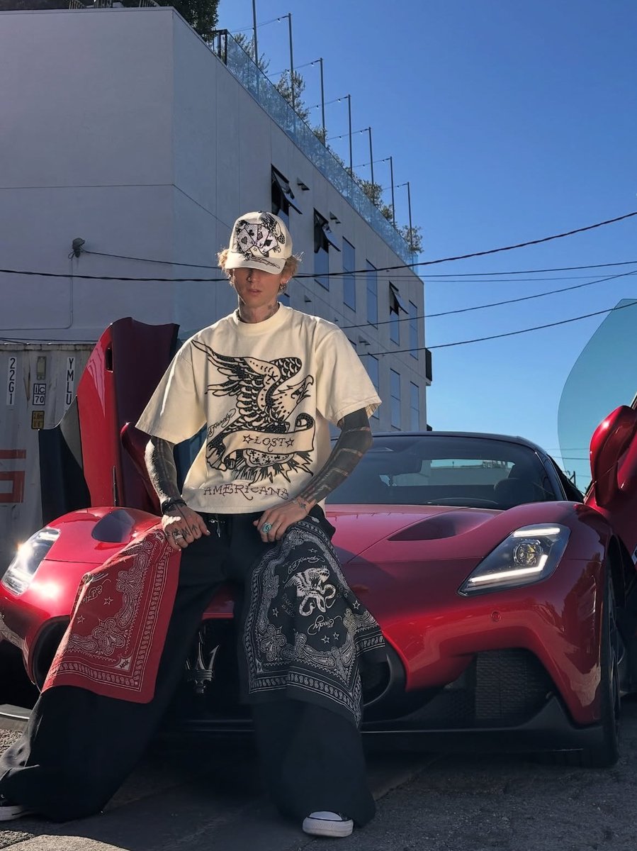 DoseOfColson's tweet photo. ed hardy x lost americana?

THIS IS A LEGENDARY 2000s NOSTALGIA COLLAB WTF 🔥 https://t.co/FzmyUPcU0P