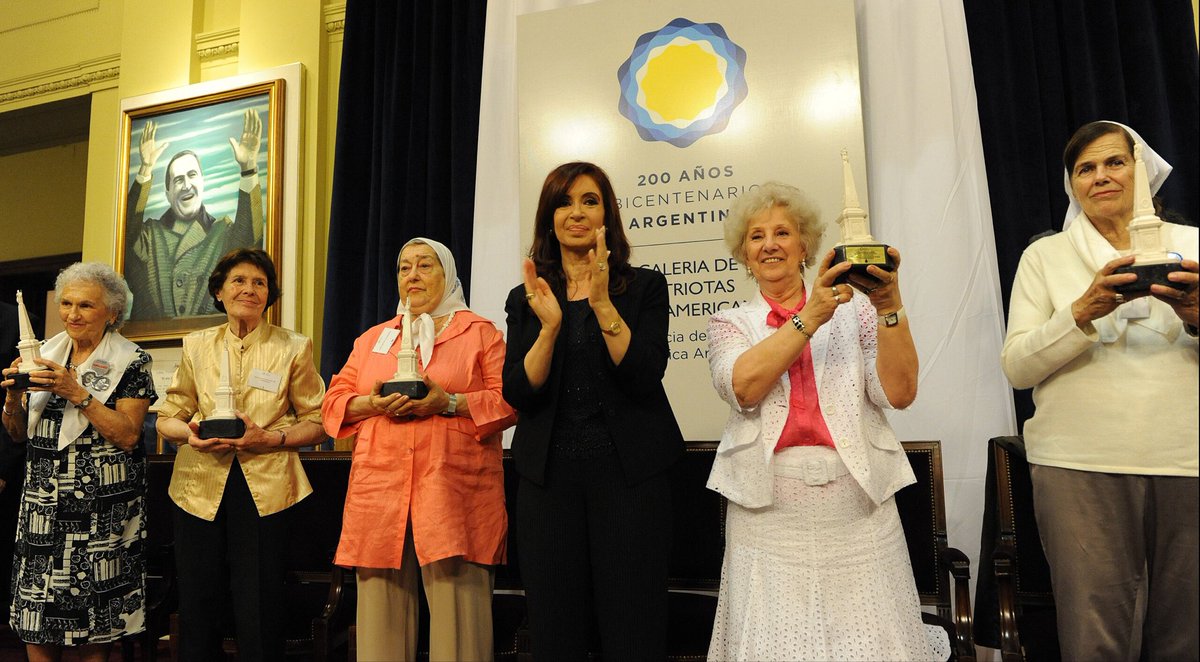 ¡Feliz día de la madre! Y especialmente a las Madres y Abuelas de Plaza de Mayo.

Un abrazo a todas las que crían, acompañan, enseñan y luchan. Para que sigamos construyendo una sociedad donde maternar no sea una carga, sino una elección acompañada y cuidada. 🤍🫂