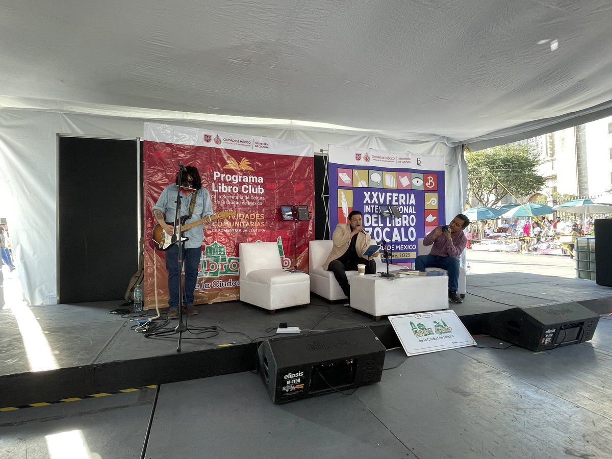 Estamos en la presentación del libro “Seré Breve. Antología aforística desde cuatro dimensiones.” del Dr <a href="/UlisesPaniagua7/">Ulises Paniagua Olivares</a> 📚

<a href="/FILZocalo/">#FILZócalo2025</a> | foro Libro Club 

Música: Alex Delgadillo 

#invencibleradio #radioonline 
#juntossomosinvencibles #libros #FILZocalo2025