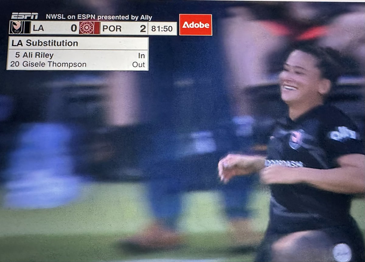 WomensGameMIB's tweet photo. Angel City’s first-ever captain, Ali Riley, makes her way for her last-ever appearance at BMO Stadium. A moment we were all waiting for 🩷 https://t.co/JRe3TOri7T