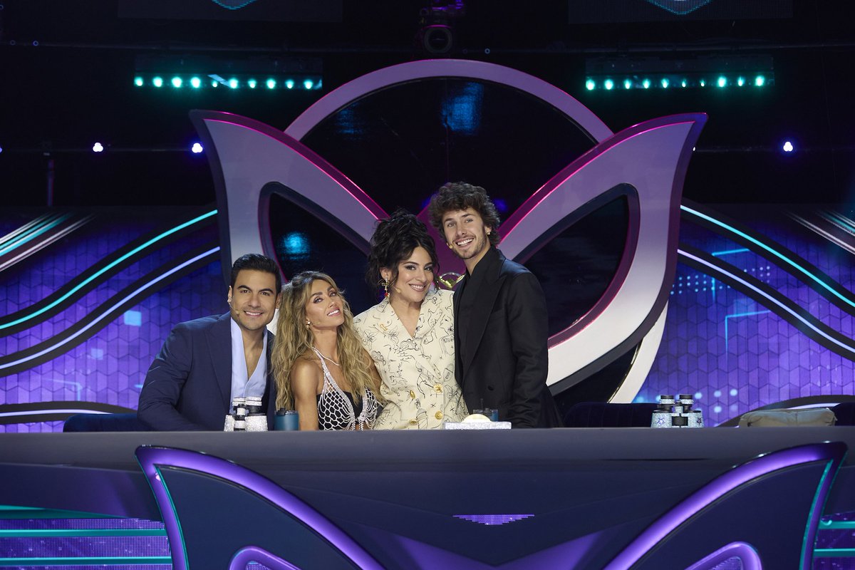 MasTelevisionMx's tweet photo. ¡ℝ𝕆𝕌ℕ𝔻 𝟚!
👍#LaGranjaVIP 8pm @AztecaUNO 
🔃#QuiénEsLaMáscara 8:30pm @Canal_Estrellas 
¿Qué vas a ver? https://t.co/Z5LpLUNjx3