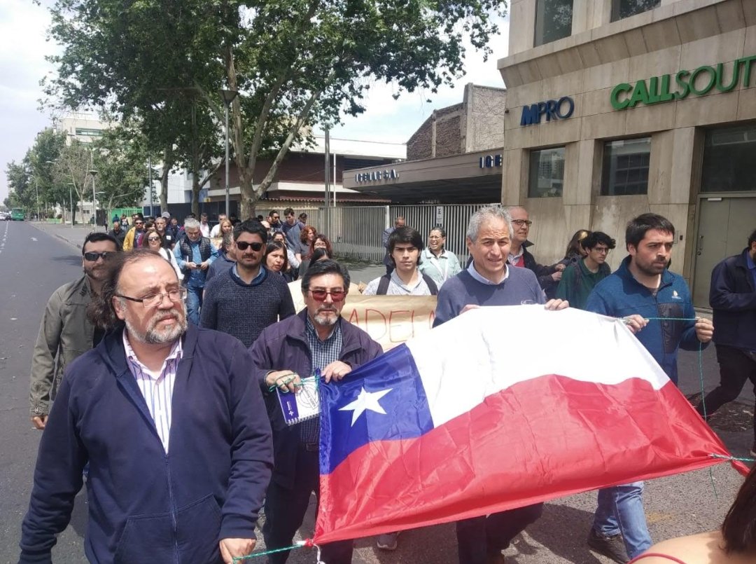 Hace 6 años atrás un 19 de octubre como Unidad Social marchamos desde la sede de la <a href="/Fenpruss/">Confederación Fenpruss</a> hacia la Moneda desafiando el estado de emergencia impuesto por Piñera para protestar por las medidas represivas tomadas por su gobierno. #estallidosocial