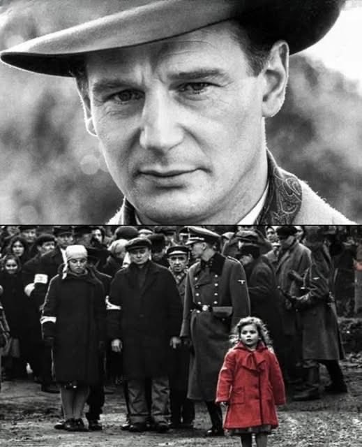 anemlon's tweet photo. Der Film, der Liam Neeson veränderte: 
„Schindlers Liste“

Als Liam Neeson Rolle des Oskar Schindler in Schindlers Liste annahm, ahnte kaum jemand, wie sehr dieser Film Kinogeschichte – und sogar Leben des Schauspielers selbst – verändern würde.

Regisseur Steven Spielberg wählte ihn nicht sofort. Vor Neeson zog er Harrison Ford in Betracht, welcher jedoch ablehnte, da er befürchtete, sein Ruhm würde von Hauptbotschaft des Films ablenken. Es folgten Kevin Costner und Mel Gibson, aber alles änderte sich, als Spielberg Liam Neesons Vorsprechen sah: ein Moment voller Emotion, Aufrichtigkeit und innerer Stärke.

Obwohl Neeson zu jener Zeit noch kein etablierter Star war, gelang es ihm, eine komplexe Figur zum Leben zu erwecken – ein Mann, welcher Vorteile des Naziregimes nutzte, um nach und nach Gewissen und Menschlichkeit in sich zu entdecken. Film, basierend auf wahren Begebenheiten, erzählt Geschichte des deutschen Unternehmers Oskar Schindler, der während des Holocausts über 1.200 Juden rettete, indem er sie in seinen Fabriken beschäftigte.

Symbolik und Tiefe der Darstellung
Eine der denkwürdigsten Szenen ist jene mit kleinen Mädchen im roten Mantel – einziges Farbdetail im gesamten Schwarz-Weiß-Film. In diesem Moment begreift Schindler, dass er nicht länger Zuschauer angesichts des Grauens bleiben kann. rote Mantel symbolisiert unschuldiges Leben, das in Schwarz-Weiß-Realität des Holocausts ausgelöscht wird, und markiert Schindlers Wendepunkt von Kriegsgewinnler zu Retter.

Neesons Interpretation war von seltener Tiefe: nicht durch große Gesten, sondern durch Blicke, Schweigen und eine Stimme, welche inneren Schmerz verriet. In Schlussszene, als er in Tränen ausbricht und sagt: „Ich hätte noch einen retten können…“, verschwindet Grenze zwischen Schauspieler und Figur völlig. Diese Szene, gedreht in einem einzigen Take, ist ein Höhepunkt emotionaler Ehrlichkeit im Kino.

Ein Vermächtnis des Gewissens
Durch diese Rolle spielte Liam Neeson nicht nur einen Helden – er verkörperte ihn. Schindlers Liste wurde nicht nur ein historischer Film, sondern eine Lektion über Gewissen, Empathie und Kraft, sich selbst inmitten Dunkelheit für das Gute zu entscheiden. Film gewann sieben Oscars und bleibt bis heute ein mahnendes Meisterwerk gegen das Vergessen und ein Appell an Menschlichkeit.