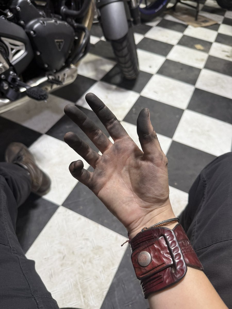 darkhold fingers (cleaning my motorcycle)