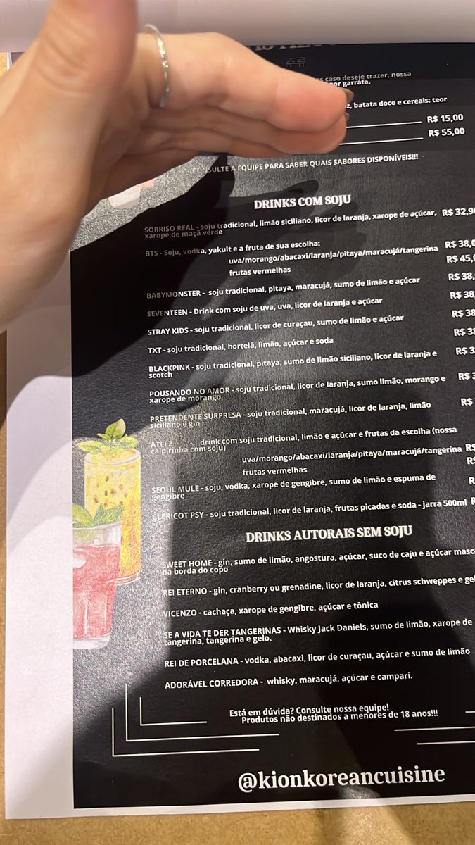 chanppuccinos's tweet image. minha amiga foi em um restaurante coreano chique e cada drink tem o nome de um grupo de kpop