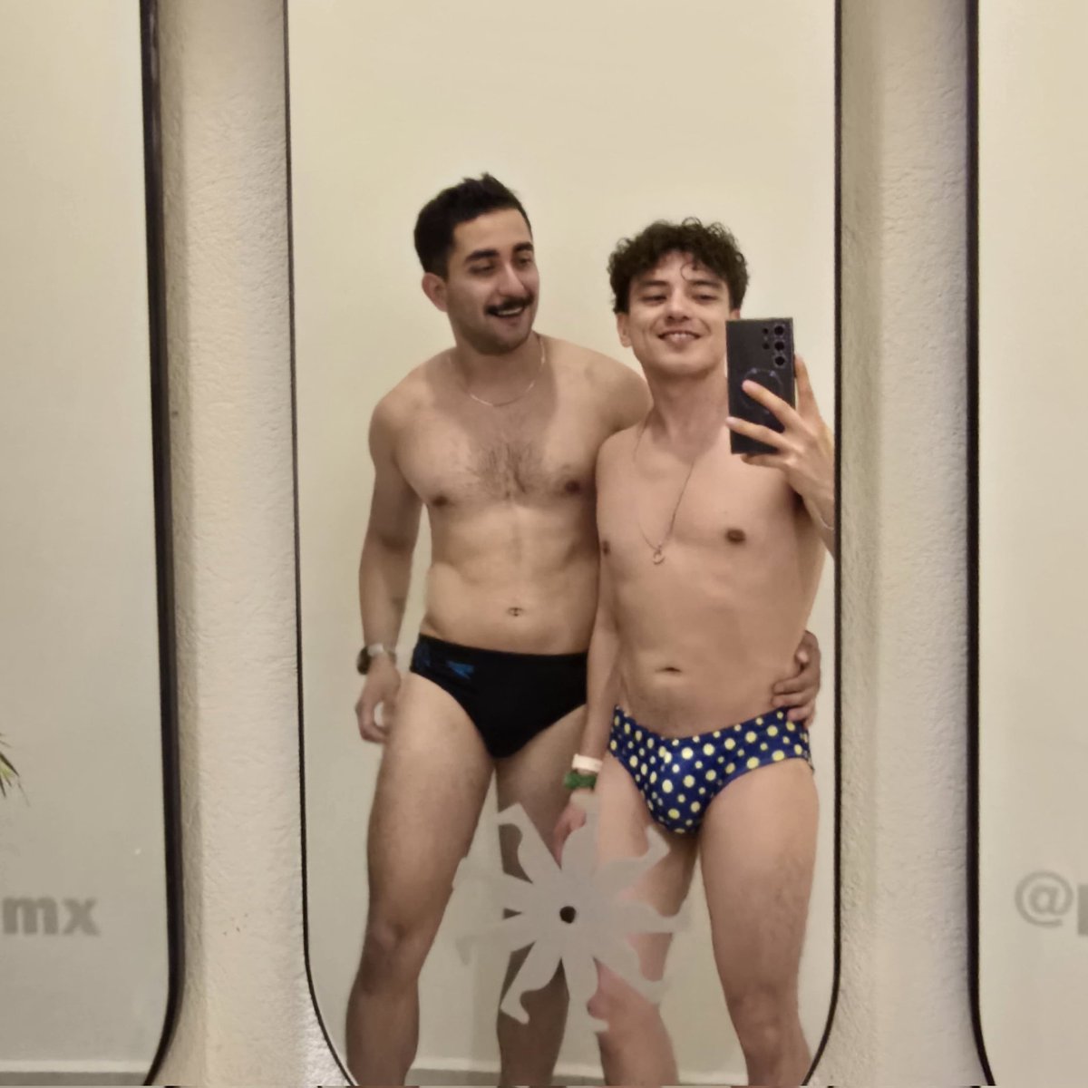 ya extrañaba ver al <a href="/iandeencantador/">El chico del apartamento 512</a>
disfrutando mucho <a href="/polari_mx/">Polari</a> ♨️