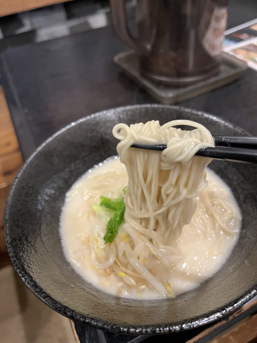 おはようございます。

週明けの月曜日。
今週も宜しくお願いします。

ようやく肌寒く感じる様になってきた。
温かい物が恋しく感じる季節になって欲しい。

menyamuchyu