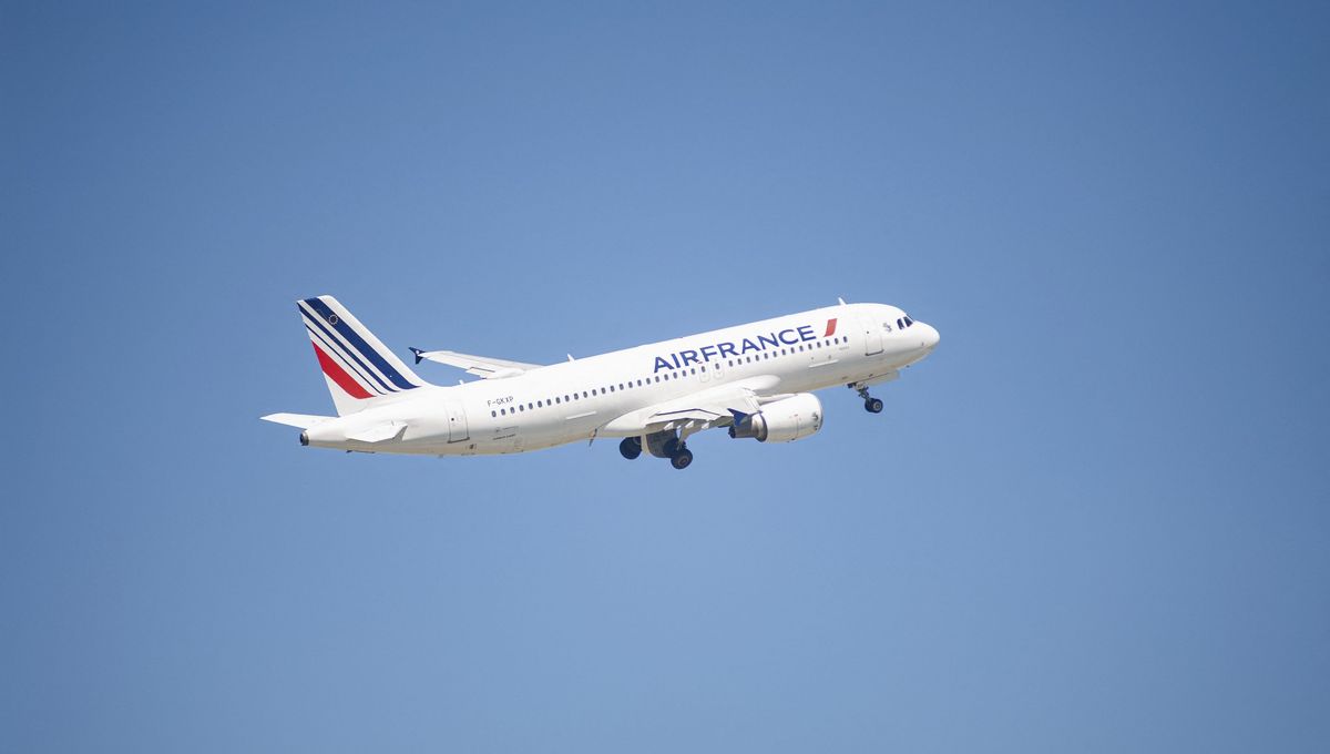 ✈️ L’Airbus A320 devient en septembre 2025 l’avion le plus vendu au monde, dépassant le Boeing 737, qui régnait depuis 1968.

Airbus a livré 12 257 A320, contre 12 254 Boeing 737 toutes versions confondues.

Cette victoire symbolique consacre la montée en puissance de l’avionneur