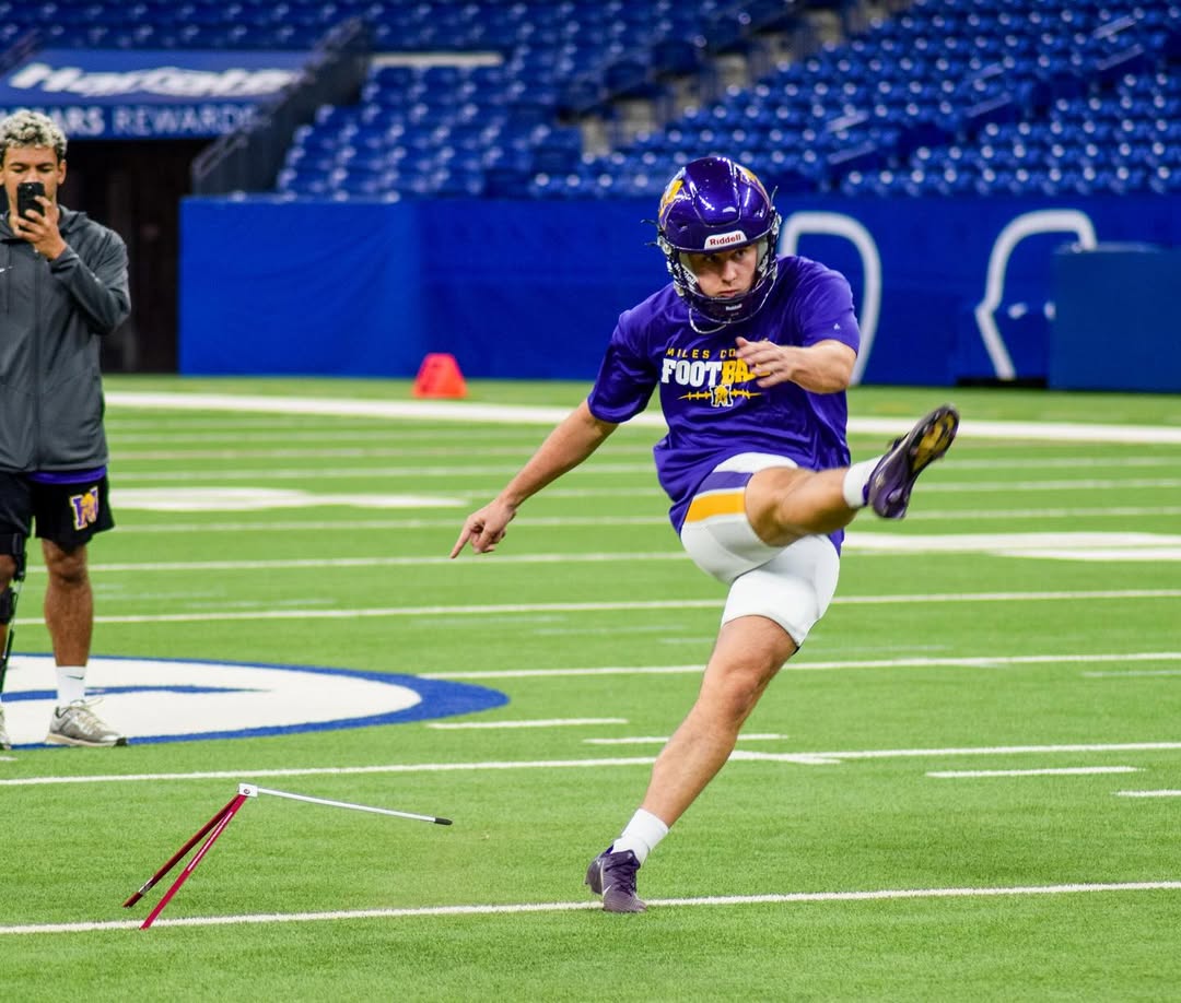 Reid Grek kicking in Lucas Oil Stadium!

#WiregrassFootball #GoBulls #RanchLife #HornsUP
