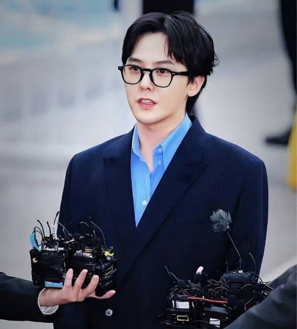 KWONIII88888's tweet photo. HE HUMBLED EVERYONE THAT DAY. 

I vote #GDRAGON for #2025MAMAVOTE https://t.co/Z2j6OJZDRr