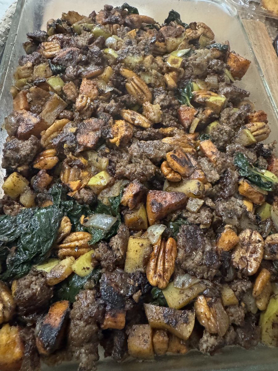 Chris__Edwards's tweet photo. Tonight on #CookingWithChris what I’m calling the October surprise!
on the blackstone:
- apples
- pork sausage
- spinach
- sweet potatoes
- Elizabeth’s pecans (the only kind!)
- onions
And other seasonings. https://t.co/nLDET3uldh