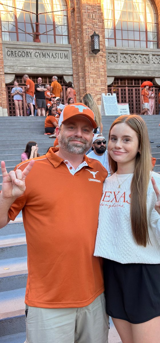 adybaldwin_vb's tweet image. UT volleyball vs. OU.  Hook &apos;Em