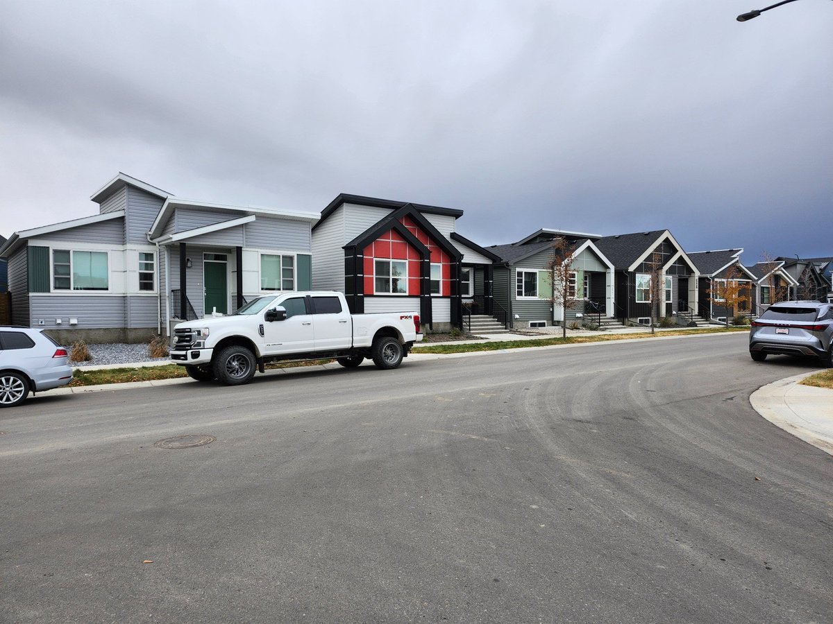 WalkingCalgary's tweet image. More sights from our latest adventure in #Seton.

#Calgary  #yyc