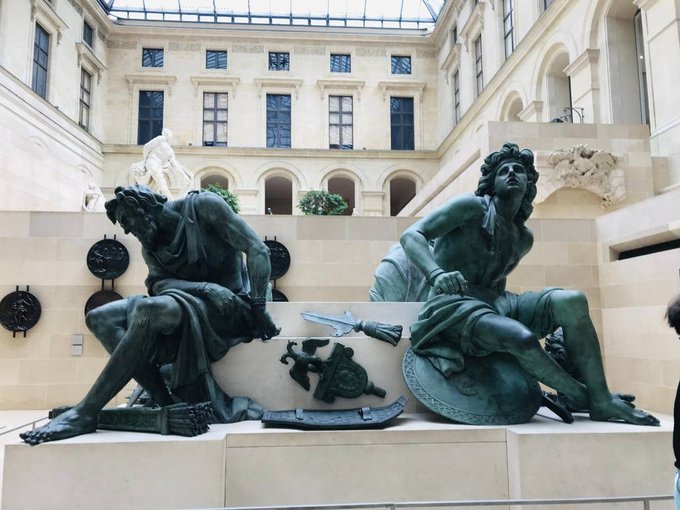 HEIST AT LOUVRE