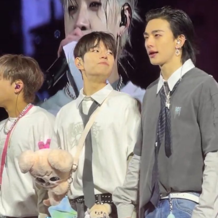 hwngsky's tweet image. what do they both even know