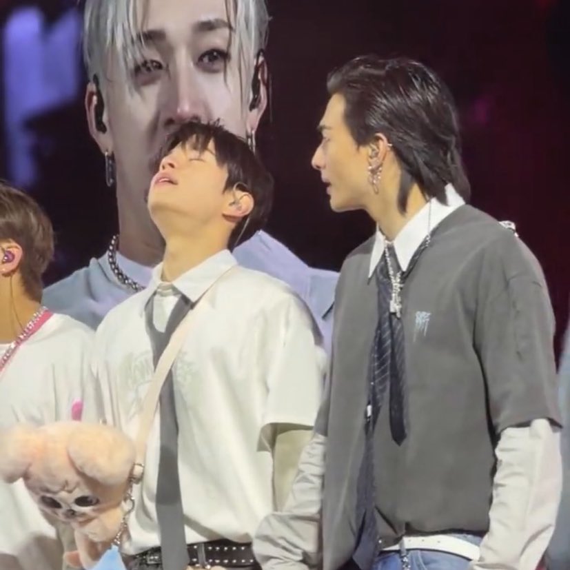 hwngsky's tweet image. what do they both even know