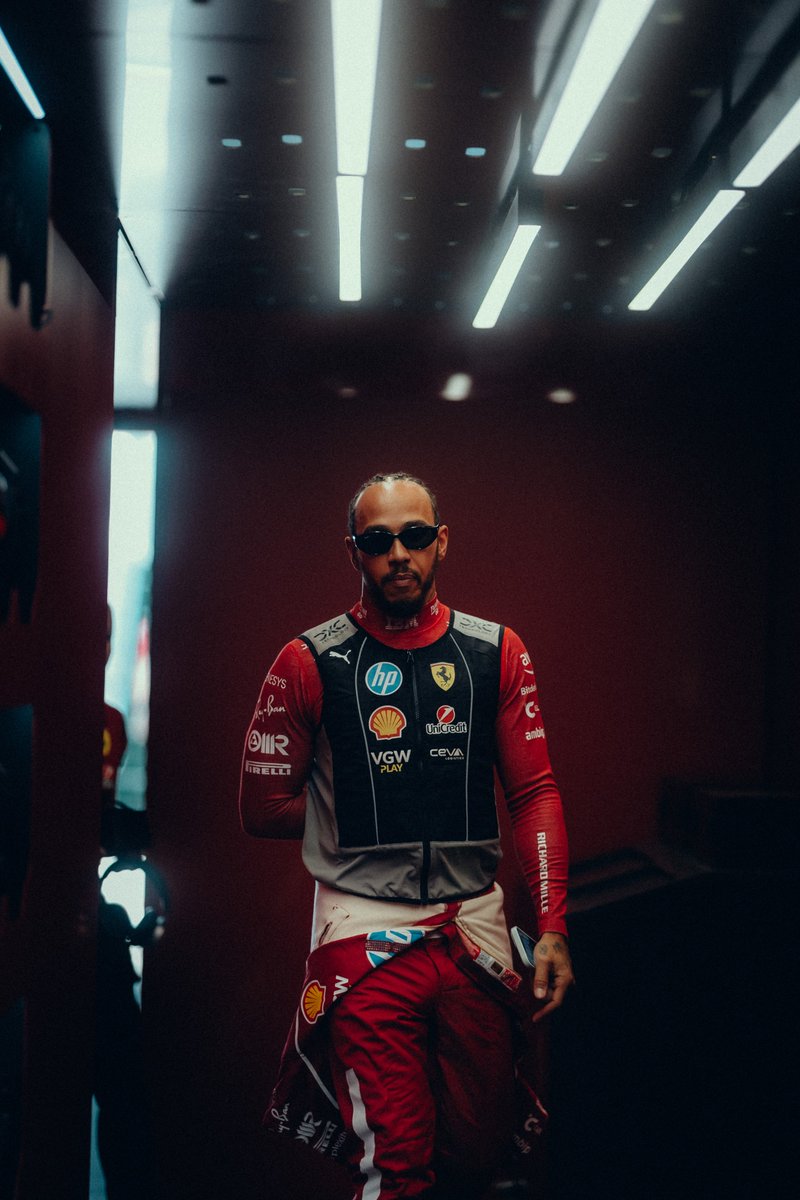 Introducing the only @f1 driver to reach 5000 career points!🔥

Take a bow @lewishamilton!