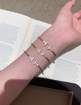 maya121323243's tweet image. This texture is really amazing. The Thousand Gold Series 🩰 "T Bracelet" is so beautiful💞