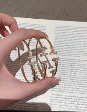 maya121323243's tweet image. This texture is really amazing. The Thousand Gold Series 🩰 "T Bracelet" is so beautiful💞