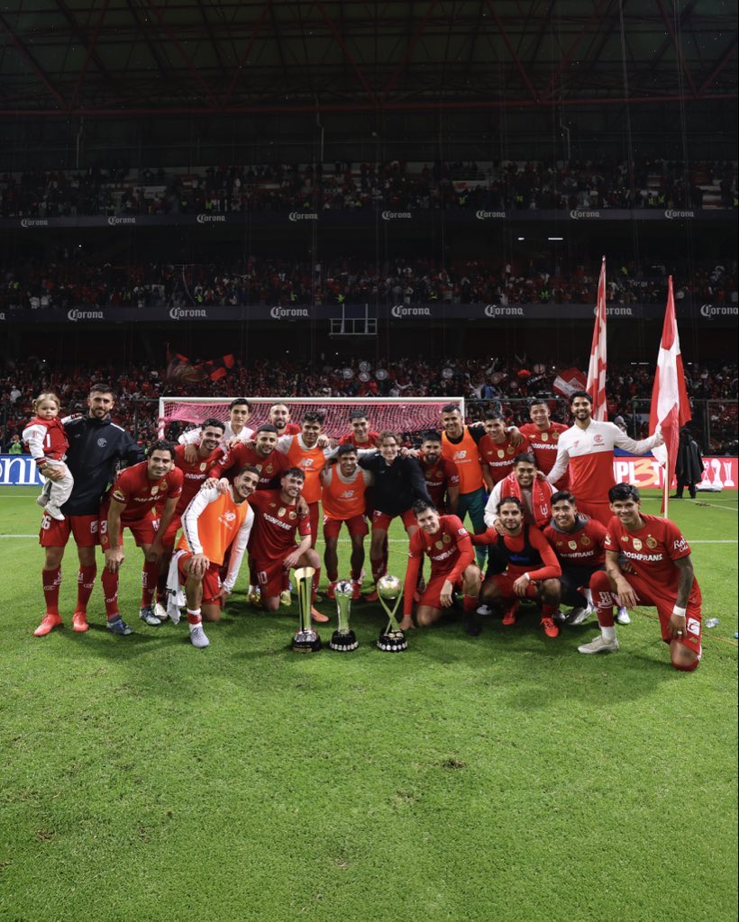 desinformarquez's tweet image. Toluca no busca clásicos: busca historia.

No, el Toluca no busca “clásicos”. No pertenece a ese grupo que presume con orgullo impostado: “Tengo clásico con el América”, frase que, más que orgullo, revela un complejo de inferioridad al engrandecer al equipo de Coapa como si…