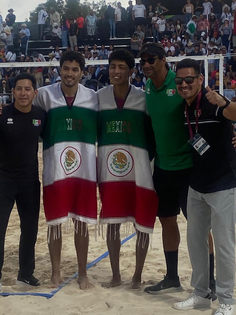 🔥🏐 ¡MÉXICO ES DE BRONCE! 🇲🇽🥉
 
La dupla mexicana Carlos y Lares hizo historia al vencer a Polonia 21-14 en el segundo set, otorgando a nuestro país la primera medalla en un Mundial de Voleibol de Playa en cualquier categoría. 🌎🙌
#PorAmorAPuebla #PensarEnGrande