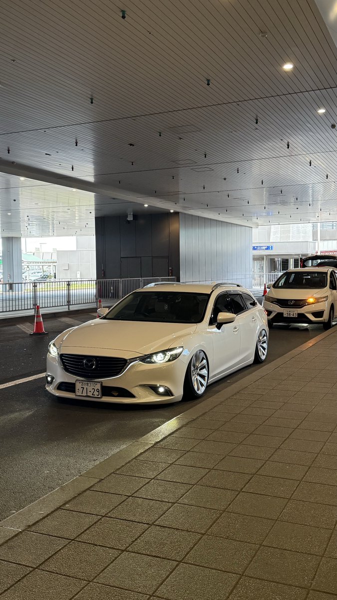 fuyu_4a2u's tweet image. 今日は朝から空港送迎車両🫡
実用的でかっこいい👏