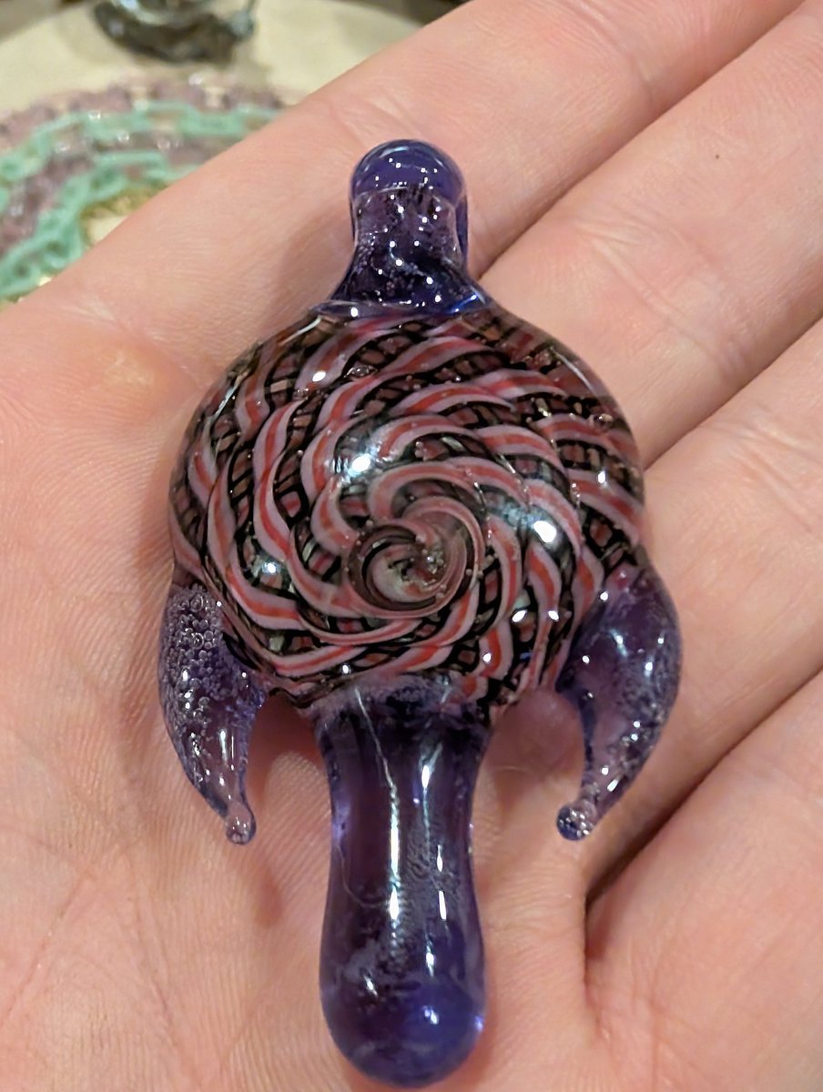 Huge thanks to the homie <a href="/anonamyssglass/">anonamyss glass</a> for 2 of the new peach pit pendys, 2 new bracelets, a horned drippy cane pendys, and a great time, just getting to hang and sesh🔥 the keychain is a first collab, and honored to have