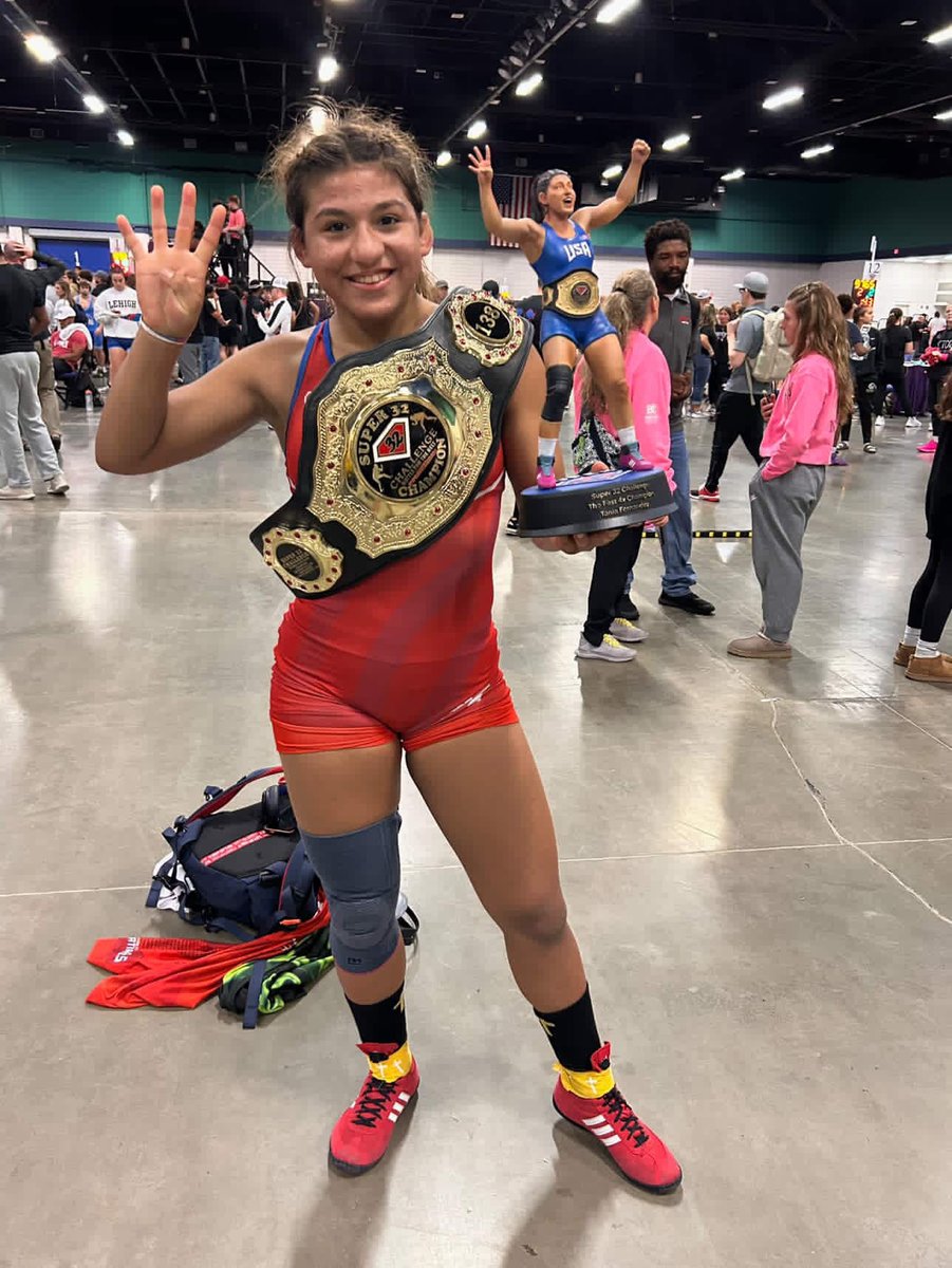 Taina Fernandez becomes the first girl ever to win 4 high school Super 32 titles!!! 👏👏👏