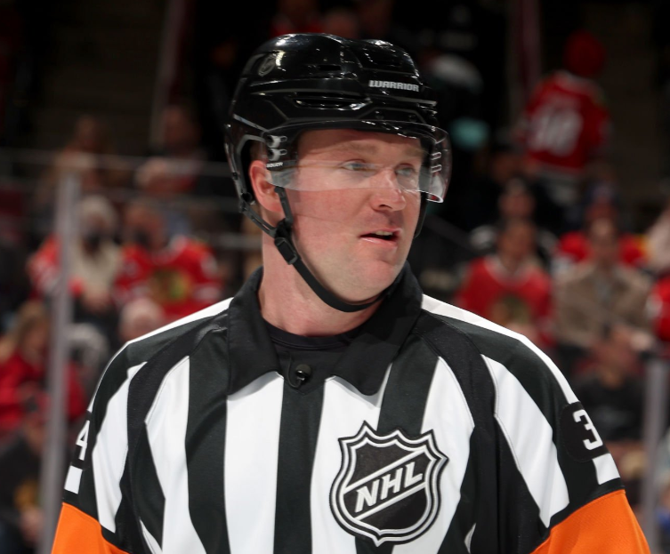 ScoutingTheRefs's tweet photo. Bruins vs. Mammoth
Referee: Tom Chmielewski #18 
Referee: Brandon Schrader #34 
Lines: James Tobias #61 
Lines: Ben O'Quinn #91 
https://t.co/Qkz2ZBayBL 
#NHLBruins #TusksUp #BOSvsUTA #NHL #Bruins #Mammoth https://t.co/54Q9UEr5qB