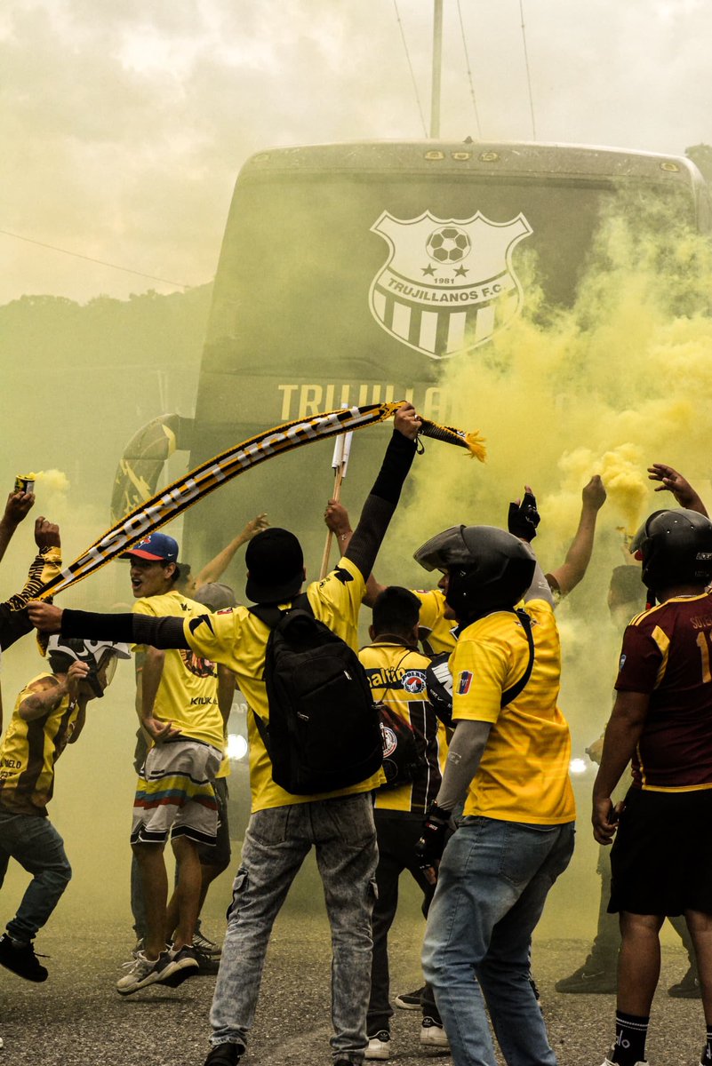🟨🟫 Lo que se vivió hoy en el mundo amarillo y marrón es para el recuerdo, desde Roma hasta Valera la gente de Trujillanos FC demostró su grandeza otra vez 🤩

📸 Prensa Oficial